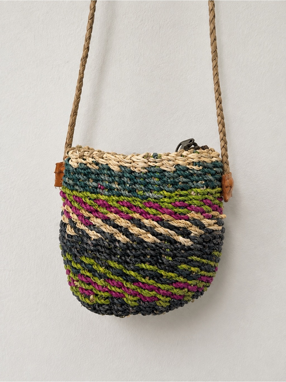 Vintage Boho Woven Straw Crossbody Bag – Multicolor Striped Mini Bucket Purse